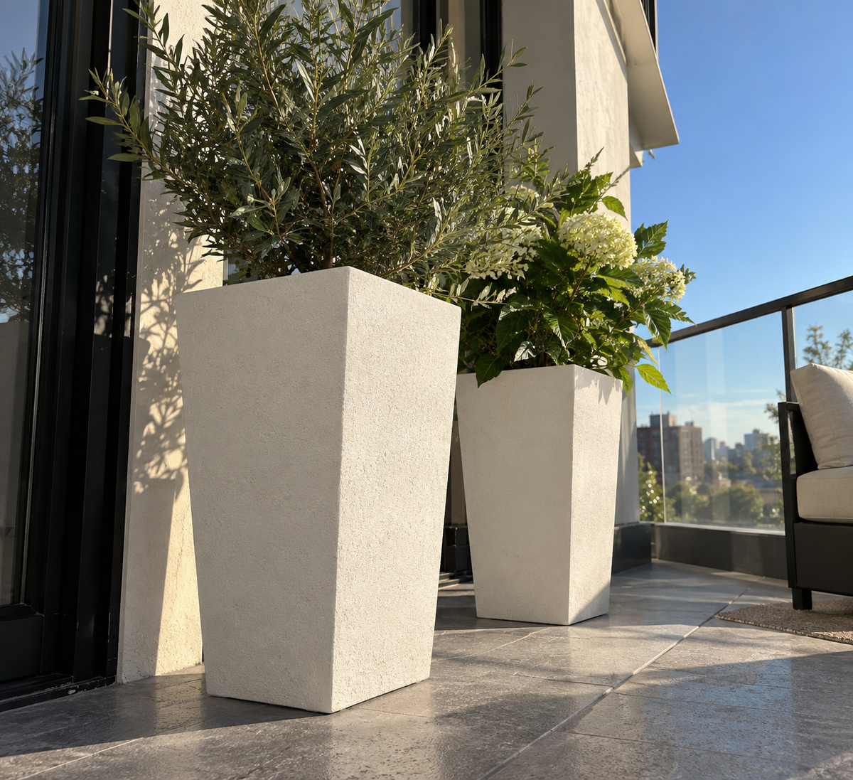 2-Pack Outdoor Planter Set, Flower Pots With Drainage Holes, Durable & Stackable Plant Pot, 22in & 18in, For Porch, Entryway, Patio, Yard, Garden, White